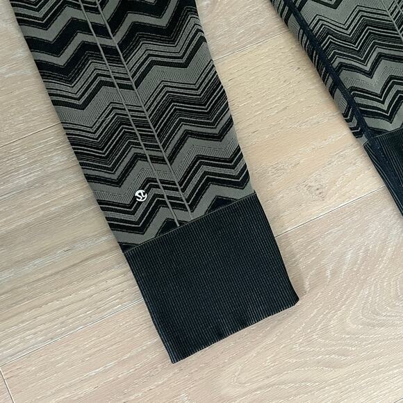 Lululemon Ebb To Street Leggings Heathered Fatigue Green Chevron size 8 - Picture 5 of 6